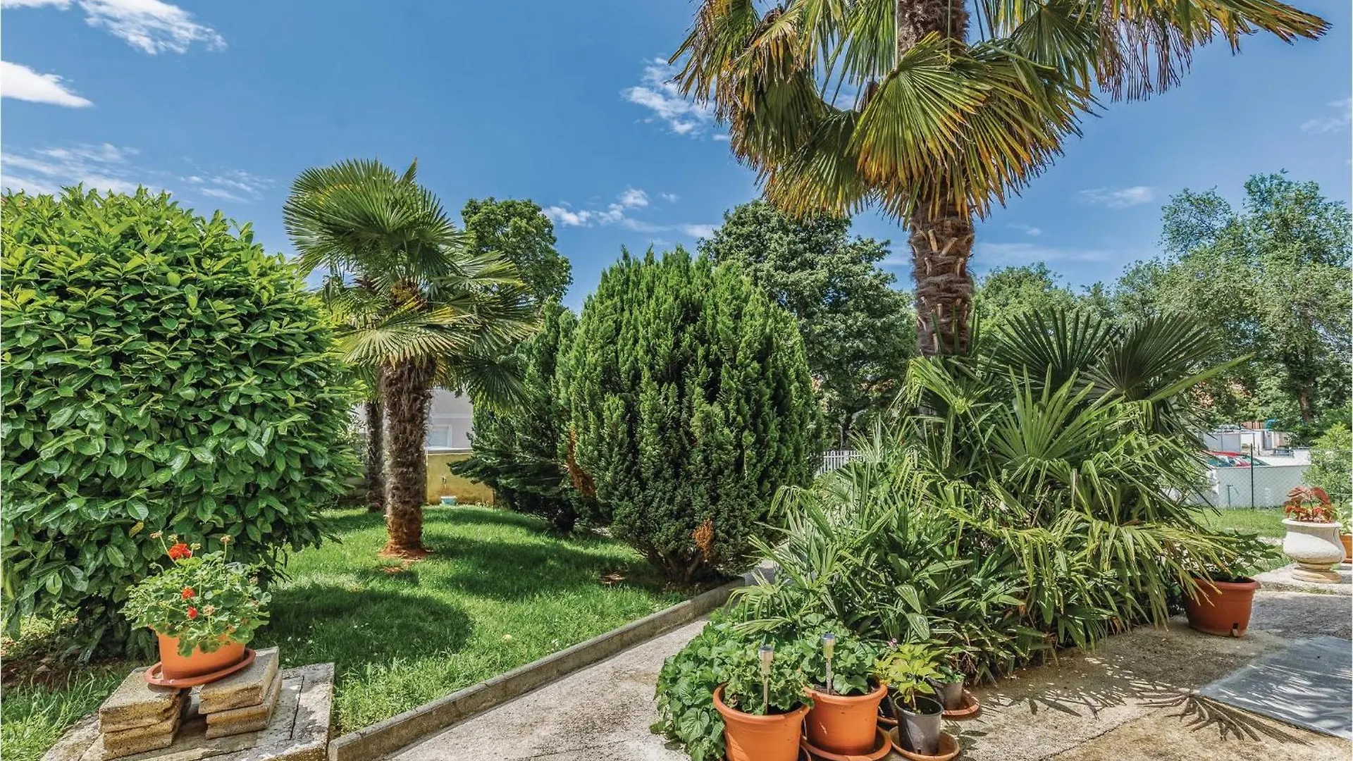 1 Bedroom Beautiful Apartment In Poreč